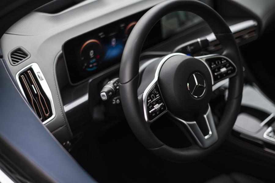Панель приборов Mercedes-Benz EQC400 4Matic (N293) 2019 года  (WW) (фото 173 из 202)
